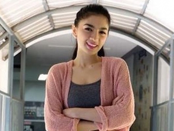 Kepergok Gandeng dan Cium Seorang Pria di Mall, Inikah Kekasih Baru Angel Karamoy?