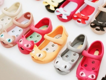 Mengerikan, Balita Ini Terkena Infeksi Mematikan Usai Mencoba Sepatu Baru di Toko Tanpa Kaus Kaki