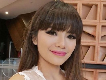 Heboh Foto Pelukan, Dinar Candy Akui Tak Keberatan Pacari Billy Syahputra