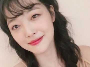 Rayakan Anniversary Debut ke-13, Sulli Unggah Foto Imutnya Saat Masih Kecil