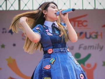 Via Vallen Asyik Makan Di Atas Bufet, Netter Malah Ramai Membela