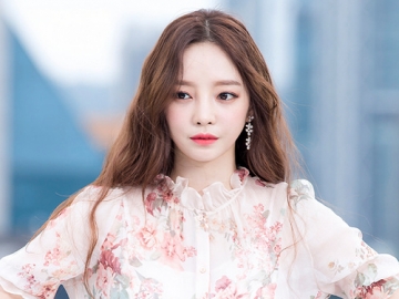 Usai Jalani Perawatan, Hara Sapa Penggemar Lewat Selca Cantik Ini