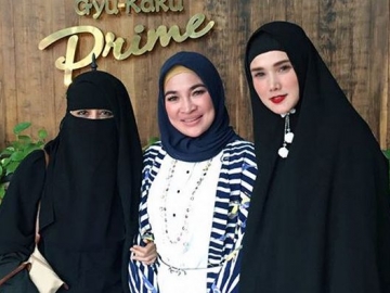 Pamer Naik Jet Pribadi Hingga Fitness Syar'i, Mulan Jameela dan Pipik Dihujat Netizen