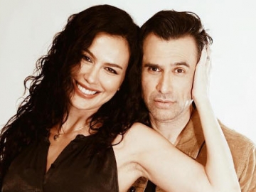 Unggah Foto Pipi Dicium Jeremy Thomas, Sophia Latjuba Jadi Sasaran Nyinyiran Netter