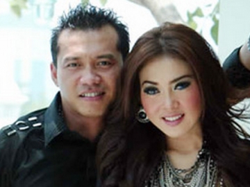 Minta Maaf Tak Bisa Datang di Konser Syahrini, Anang Hermansyah Digantikan Rendy Pandugo