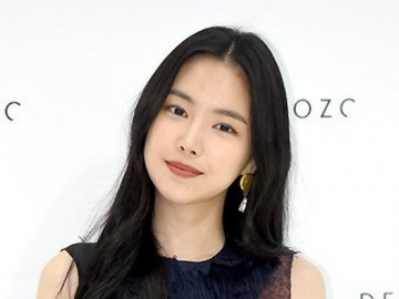 Makin Cantik Hadiri Acara Fashion, Na Eun A Pink Tuai Beragam Komentar