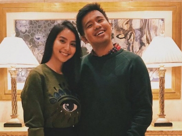 Masuk Deretan Selebriti yang Cinlok, Intip Kemesraan Joshua Suherman dan Pacar Baru