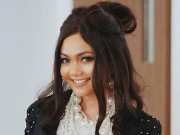 Disinggung Soal Ukuran Payudara Hingga Isu Pindah Agama, Rina Nose Beri Jawaban Lucu