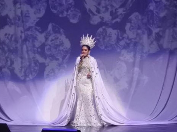 Syahrini Kenakan Headpiece Ini, Netter: Kostum Kemoceng