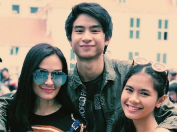 Waw, Iis Dahlia Beri Hadiah Mobil di Ultah ke-16 Devano