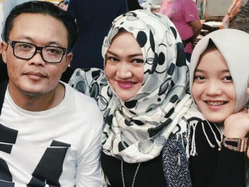 Beredar Foto Lina Eks Sule Dengan Pria Selingkuhannya, Netter Kian Ramai Mencibir