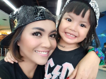 Terkuak, Denada Sempat Tak Dizinkan Temani Shakira Kemoterapi Karena Hal Ini