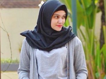 Punya Lima Teman Gaib Saat Kecil, Zee Zee Shahab Sempat Dirukiyah