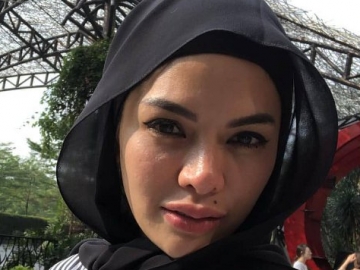 Indro Warkop Setia Dampingi Sang Istri, Nikita Mirzani Beri Pujian