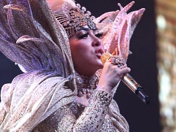 Dikabarkan akan Segera Berhijrah, Begini Tanggapan Syahrini