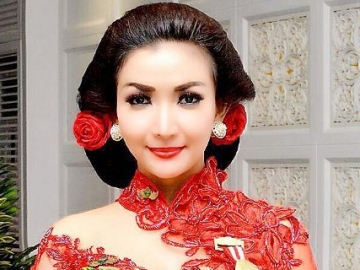 Ibunda Meninggal Dunia, Roro Fitria Nangis Histeris Hingga Pingsan