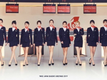 Season Greeting Terbaru Berkonsep Pakai Busana Pramugari, Twice Banjir Pujian