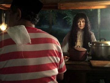 Melotot Ala Mendiang Suzanna, Luna Maya Bikin Netter Merinding