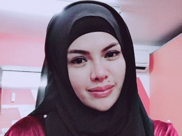 Nikita Mirzani Unggah Foto dengan Penampilan Baru, Netter: Enggak Lama Hijabnya Dibuka