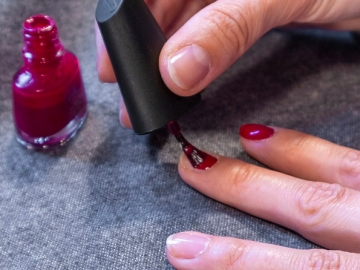 Gemar Menghias Kuku? Ikuti 7 Ini Tips Agar Kuteks Tahan Lama