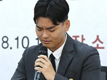 Leader Ceritakan Kekerasan yang Dialami The East Light dan Tak Kuasa Tahan Tangis di Jumpa Pers