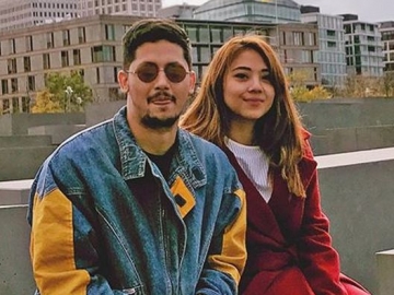 Tak Tahu Jenis Kelaminnya, Keenan Pearce dan Istri Girang Dapat Anak Pertama Laki-Laki