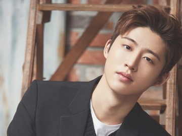 Unik, Penampilan B.I iKON di Bandara Bikin Netter Gemas