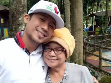 Gara-Gara Menderita Penyakit Ini, Ibunda Denny Cagur Jalani Pengobatan Alternatif