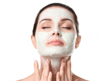 7 Masker Alami Rumahan untuk Menghilangkan Bruntusan dan Menghaluskan Wajah