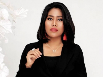 Pakai Baju Adat Bugis, Penampilan Evi Masamba Saat Khatam Alquran Banjir Pujian