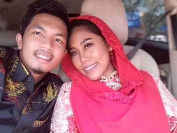 Calon Suami Curhat Tentang Pupus Harapan, Evi Masamba Pamer Foto Cantik Banjir Pujian