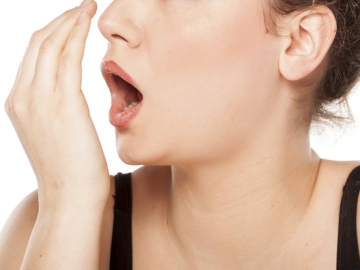 9 Cara Alami yang Ampuh untuk Menghilangkan Bau Mulut Tak Sedap