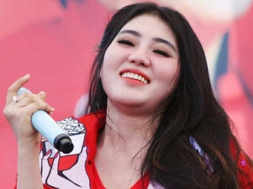 Sukses Cover Lagu 'Karena Su Sayang', Via Vallen Malah Tuai Cibiran Netter