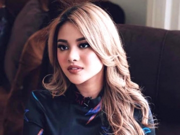 Bagikan Foto Promosi Lipstik, Aurel Hermansyah Malah Dihujat Gara-Gara Pamer Belahan Dada