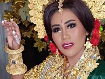 Diduga Tak Kuasa Menahan Lelah, Evi Masamba Pingsan di Pelaminan