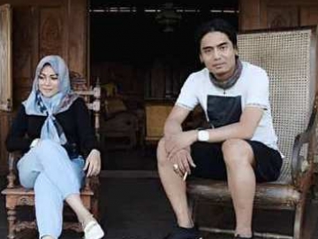 Terkuak, Ini Alasan Regina Irawan Gugat Cerai Charly