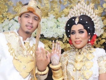 Pamer Video Mesra Bareng Suami, Evi Masamba Sukses Bikin Warganet Iri