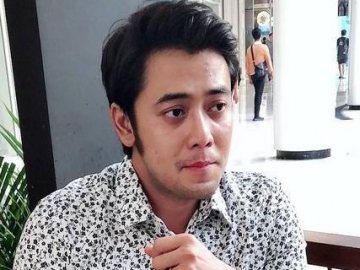 Kriss Hatta Terciduk Tengah 'Mesra' Bareng Sang Kekasih, Netter: Berkelas Ini Daripada Hilda