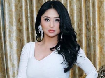 Didampingi Hotman Paris, Dewi Persik Resmi Laporkan Sang Keponakan
