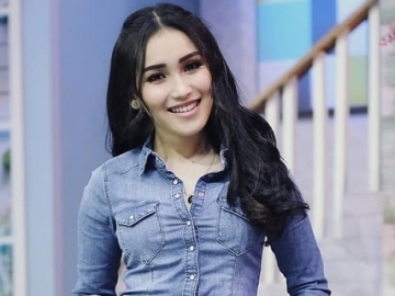 Ayu Ting Ting Pakai Kostum Mirip dengan Ariana Grande, Netter: Plagiat