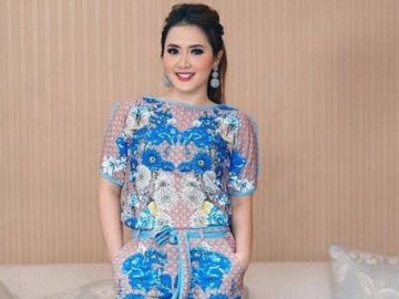 Unggah Foto Bareng Iis Dahlia dan Ayu Ting Ting, IG Vega Darwanti Mendadak Penuh 'Caci Maki'