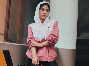 Pamer Body Goals, Netter Malah Salfok Sepatu Rosa Meldianti