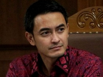 Terjerat Kasus Gratifikasi, Zumi Zola Dituntut Delapan Tahun Penjara