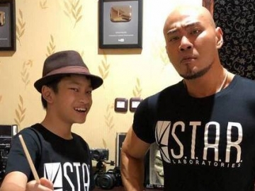 Beri Kejutan untuk Deddy Corbuzier di Hari Ayah, Azka Sukses Bikin Netter 'Meleleh'
