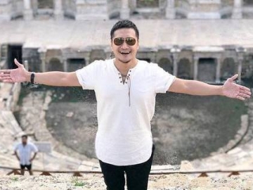 Foto Bareng Daniel Mananta, Arie Untung: Bersahabat dalam Perbedaan