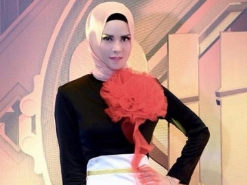 Wajah Pria Yang Digerebek Bareng Angel Lelga Terungkap, Netter Ngelus Dada Ternyata Berondong