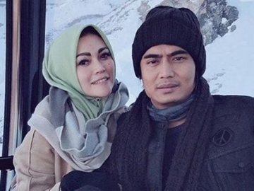 Batal Cerai, Charly-Regina Langsung Liburan Romantis dan Berencana Nikah Ulang