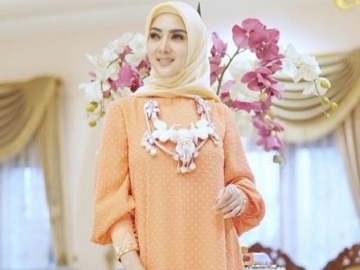 Dikabarkan Akan Segera Menikah dan Berhijrah, Syahrini Minta Pencerahan Pada Ustaz Somad