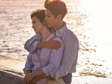 Romantis Banget, Song Hye Kyo & Park Bo Gum Saling Tatap di Poster Baru 'Encounter'