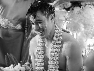 Baim Wong Tak Kuasa Menahan Tangis Saat Prosesi Siraman, Kenapa?